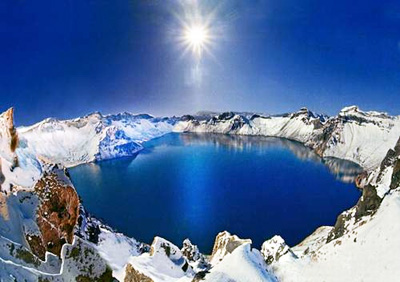 Heavenly Lake / Pool in Changbai Mountain