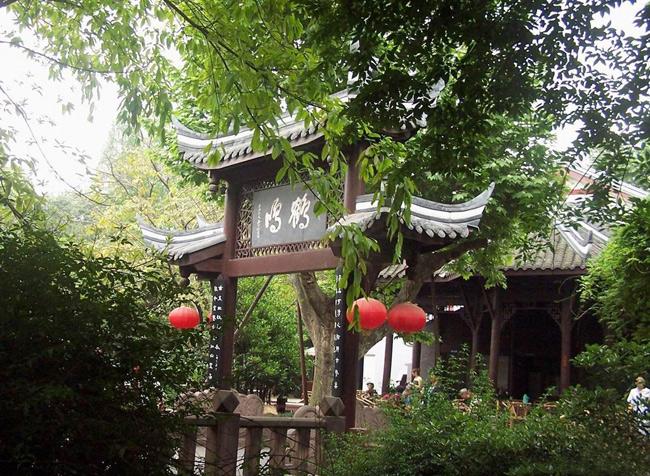 People's Park of Chengdu is a comprehensive park with rich vegetation located in the city center.