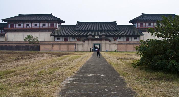 Hanyangling Mausoleum is the sleeping site for Emperor Hanjingdi of Western Han Dynasty (206BC-24AD) and his queen.