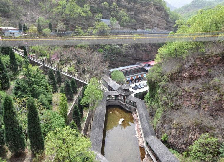 Jingdong Grand Canyon Scenic Area is About 85km Away From Downtown Beijing