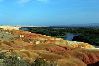 China Tours, China Travel Guide, Xinjiang Attraction, Multicolored Beach Tours