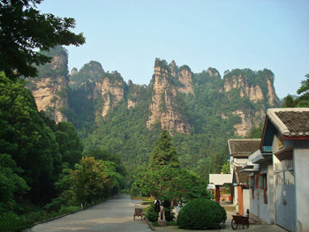 China Travel Guide, Zhangjiajie Tour to Hunan, Huangshizhai Village in Zhangjiajie