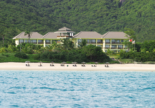 Sanya is a ideal place for relaxation or honeymoon tours.
