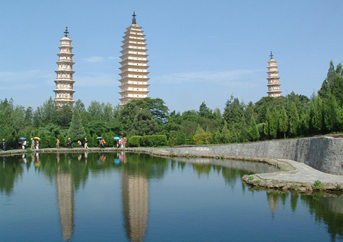 The Three Pagodas of Chongsheng Temple is one of the most famous attractions in Dali.