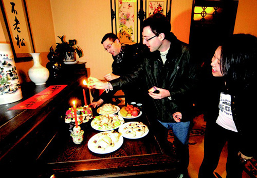 Spending a traditional Chinese Lunar New Year (Spring Festival) in Pingyao ancient town is popular among tourists from home and abroad.