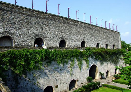 Nanjing City Wall is the largest ancient city wall in the world.