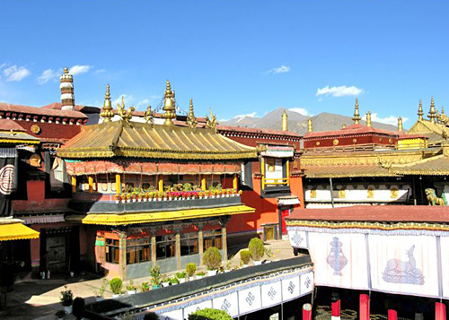 The Jokhang Temple of Lhasa is built in 647 and enjoys great fame in Tibet Autonomous Region.