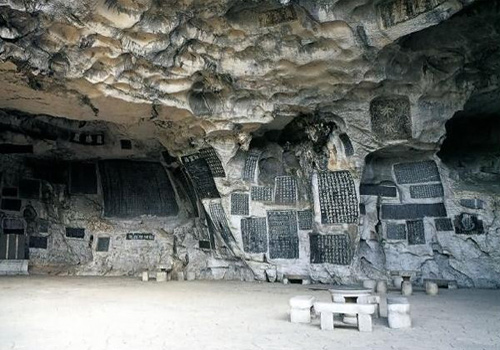 The oldest inscriptions inside the Sea of Sweet Osmanthus and Forest of Tablets can be traced back to the 7th century when it was Tang Dynasty.