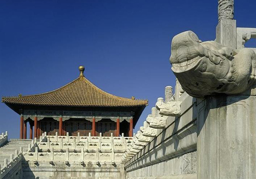 At New Year's Day,the winter solstice and her birthday,the emperess would hold cereminies at the Hall of Union and Peace, recieving tributes and congratulations from other concubines and ministers.