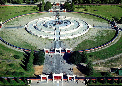 The Circular Mound Altar is an empty circular platform of three layered terraces with white marble.