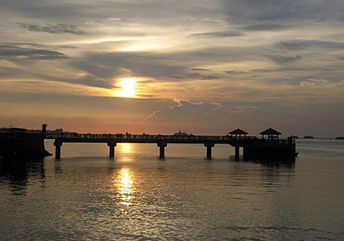 The Immortal Bridge of the silver bridge, the perfect scenery of sunset.