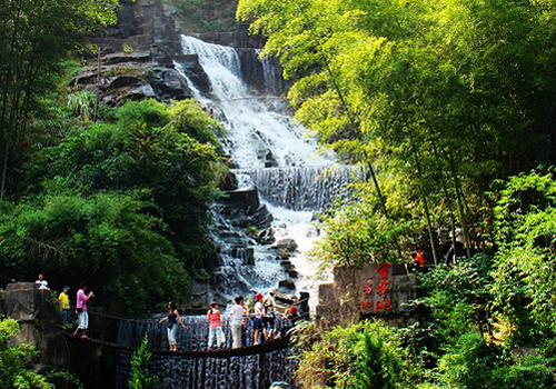 You can see the Baofeng Waterfall and cute suspension bridge after entering into the scenic area.