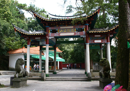 Drum Hill or Mount Gu is the most famous beauty spot in Fuzhou City.