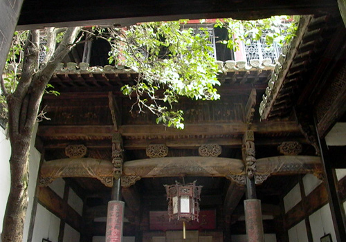 A house in Doushan Streey was built in traditional Chinese style with skylight.