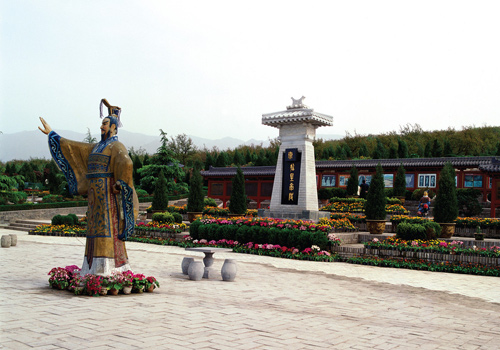 Emperor Qin Shihuang is recognized as the First Emperor who unified China and established a unified feudal country,Xi'an.