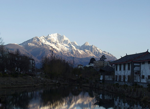 The amazing look of the snow mountain at dusk.