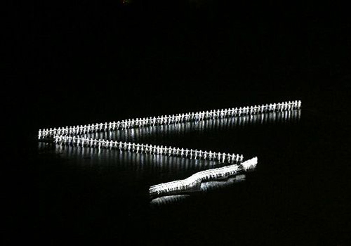 The formation of the girls dressed in silver on the Li River looks like an elegant silver art work from a distance.