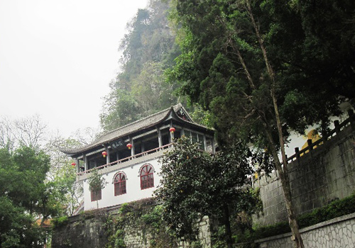 The Jianshan Temple located on the Green Lotus Peak is not only a historic site but also a viewing platform.
