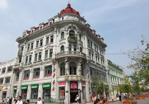Education Bookstore is the biggest of Baroque as well as the mark of the Central Street.
