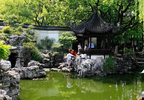 Yuyuan Garden of Shanghai is a classical private garden.