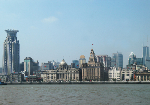 The Bund is located in the west bank of Huangpu River.