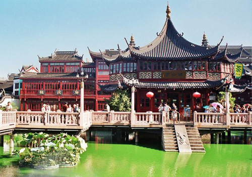 Town's God Temple of Shanghai is a main Taoism Temple in the city.