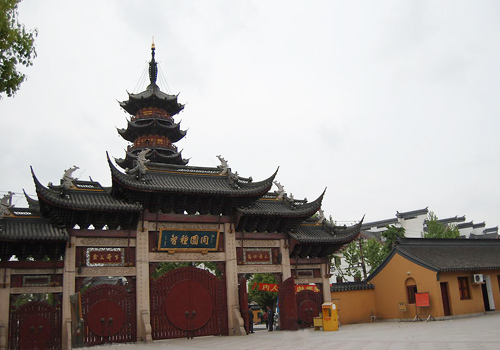 Longhua Temple is the oldest,largest and most majestic Buddhist temple in Shanghai.