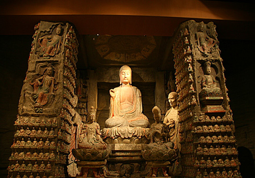 A corner in the Exhibition Hall No.3 of Shaanxi History Museum displays figures of Buddhas.