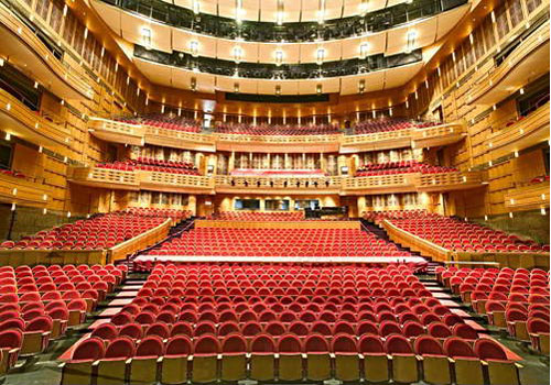 The elegantly illuminative lobby of the theatre covers approximate 2000 square meters.
