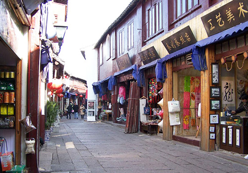 North Street of the town boasts "a mile-long street with a thousand shops".