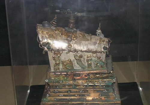 A cultural relic of the underground palace of Qianling Mausoleum.