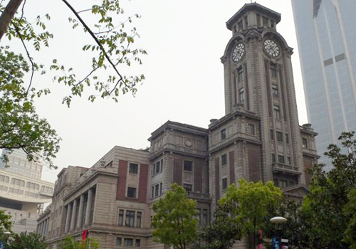 Shanghai Art Museum is an English-style of 1930s with a bell tower on the top.