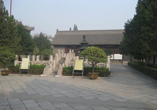 The Bridge of Meeting Immortals in the Taoist Temple of the Eight Immortals,Xi'an City,Shaanxi Province.