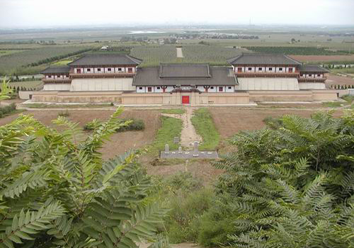 The Nanque Gate was the southern entrance of the Hanyangling Mausoleum.