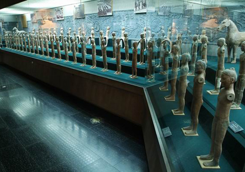 A large number of pottery figurines were unearthed from the Hanyangling Mausoleun,Shaanxi Province.