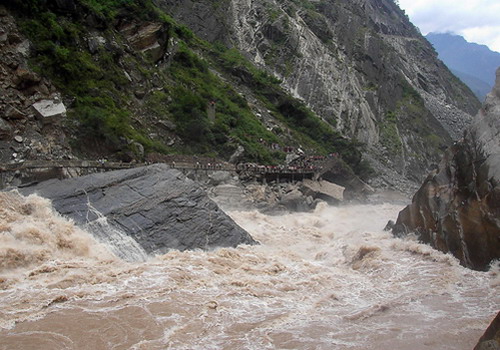 The upper gorge has the most torrential waters, it is the mainly visited places by tourist groups.