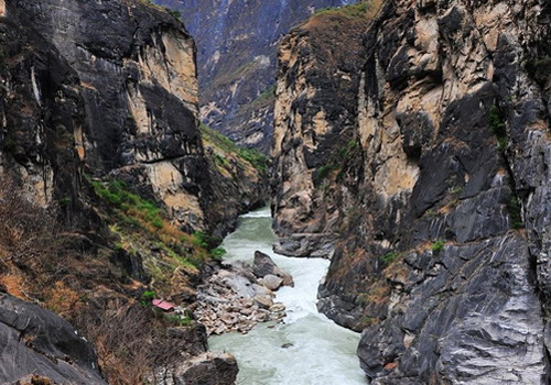 Tourists may need to climb down from the small path to the river bank to see the middle gorge.