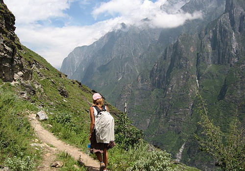 Tiger Leaping Gorge high path hiking, trekking on the mountains.