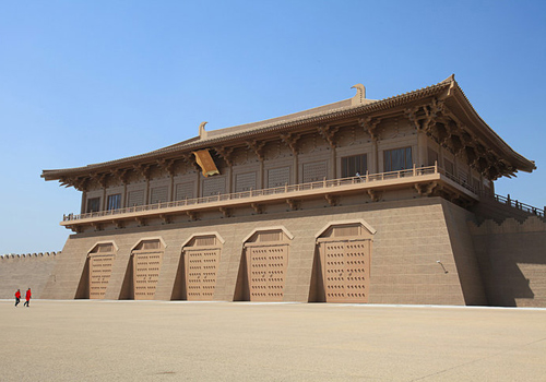 The original Danfeng Gate is the main entrance of the Daming Palace.
