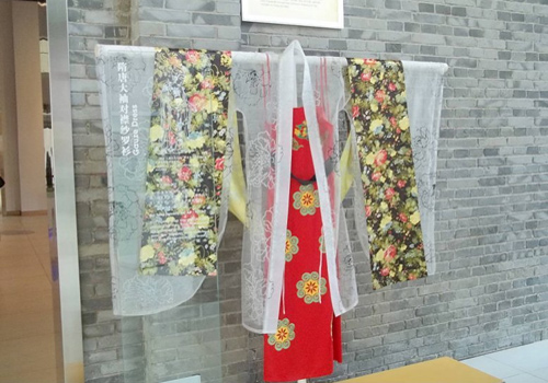An imitated female dress of Sui and Tang dynasties showed in Relic Park of Daming Palace,Xi'an.
