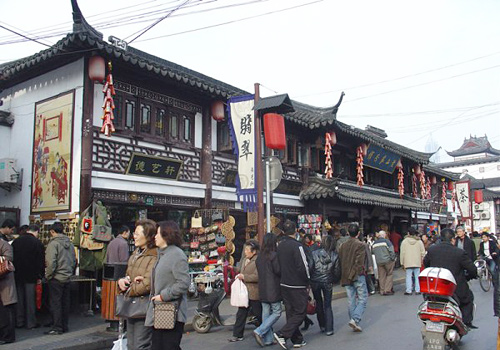 Muslim Street is a famous snack street in Xi'an.