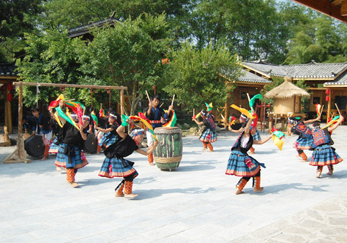 Dances with drum by Baiku Yao people,Guilin