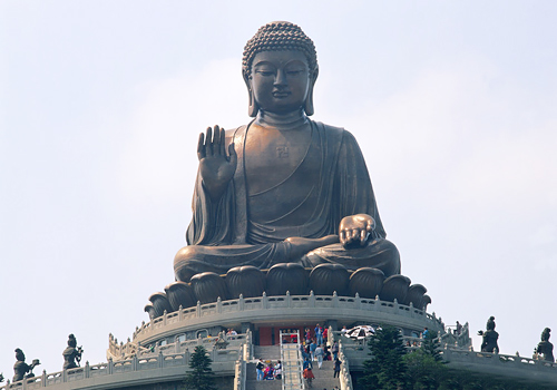 The posture of Tiantan Buddha is the one that Sakyamuni meditated under the bodhi tree.