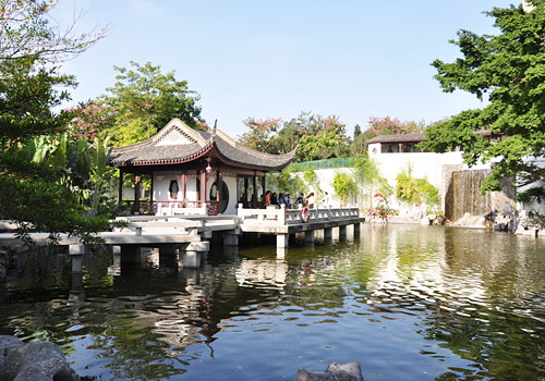 Kowloon Walled City Park of Hong Kong is a south Yangtze River style garden with the features of early Qing Dynasty.