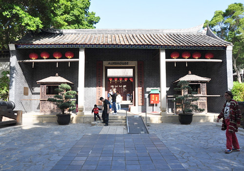 The Yamen is the government office of Qing Dynasty,and now it is the only existing ancient building in Kowloon Walled City Park.