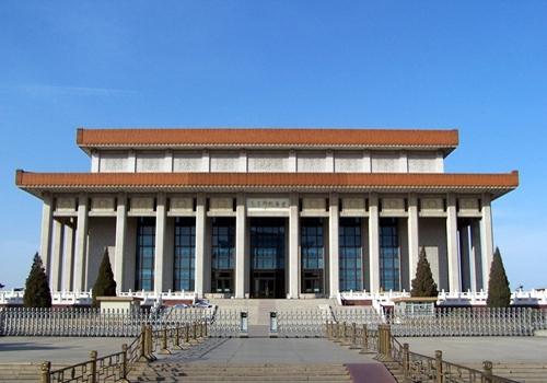 The Chairman Mao Zedong Memorial Hall was completed in 1977 on the Tian'anmen Square,Beijing.