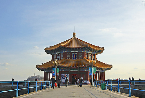 Huilan Pavilion is a two-storey octagonal pavilion and its roof is covered by colorful glazed tile. 