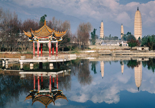 The Three pagodas Park provides beautiful sceneries with clear reflections of Three Pagodas,pavilions and kinds of flowers and plants.