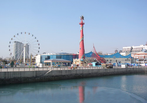 Dalian Xinghai Park has a long history and it is the biggest seashore park rightnow in Dalian city.
