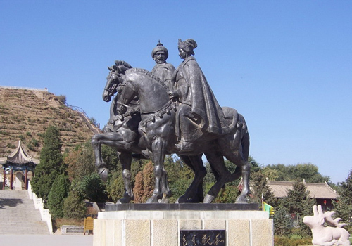 The bronze statues of Wang Zhaojun and Huhanye in Zhaojun Tomb Scenic Spot,Hottot,Inner Mongolia.